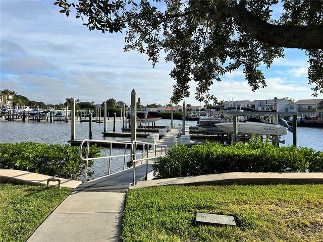 4303 SPINNAKER COVE LANE, Tampa, FL 33615