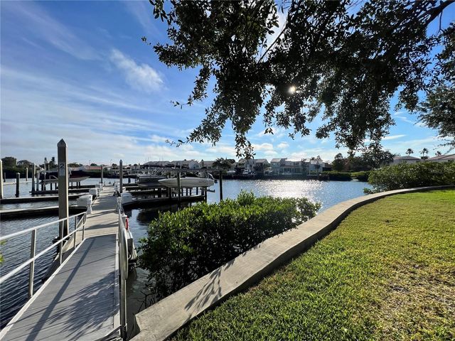 4303 SPINNAKER COVE LANE, Tampa, FL 33615