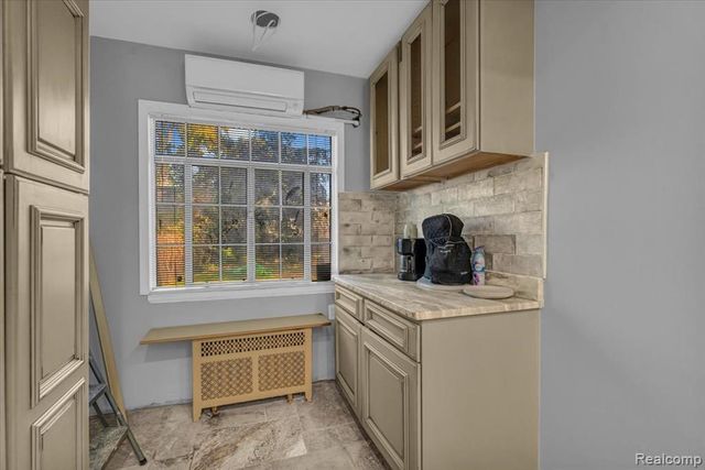 9355 W Outer Drive, Detroit, MI 48219