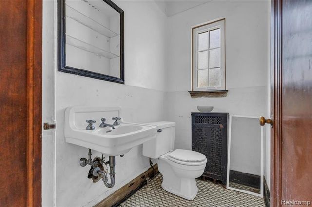 9355 W Outer Drive, Detroit, MI 48219