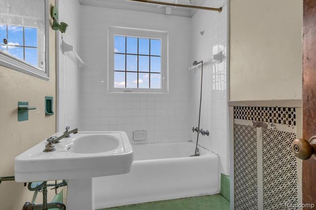 9355 W Outer Drive, Detroit, MI 48219