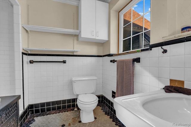 9355 W Outer Drive, Detroit, MI 48219