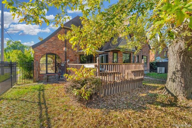 9355 W Outer Drive, Detroit, MI 48219