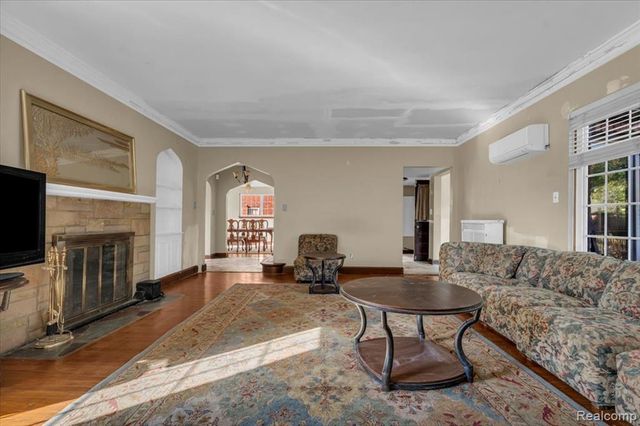 9355 W Outer Drive, Detroit, MI 48219