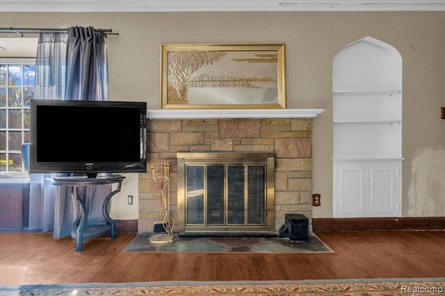 9355 W Outer Drive, Detroit, MI 48219