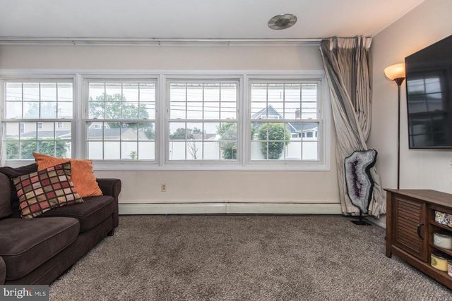 455 SNOWBALL DR, Levittown, PA 19056