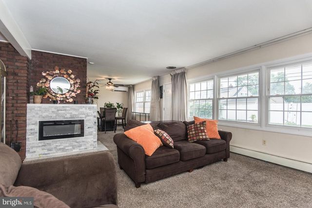 455 SNOWBALL DR, Levittown, PA 19056