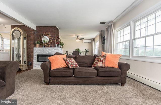 455 SNOWBALL DR, Levittown, PA 19056