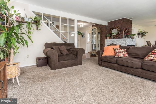 455 SNOWBALL DR, Levittown, PA 19056