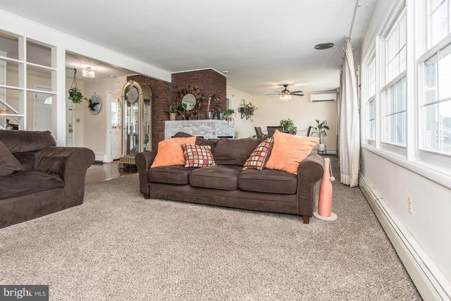 455 SNOWBALL DR, Levittown, PA 19056