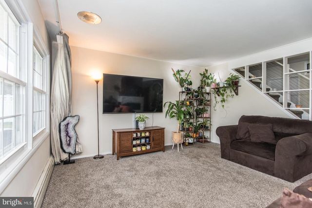 455 SNOWBALL DR, Levittown, PA 19056
