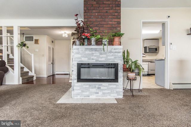 455 SNOWBALL DR, Levittown, PA 19056