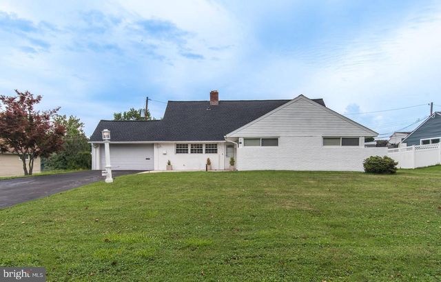 455 SNOWBALL DR, Levittown, PA 19056