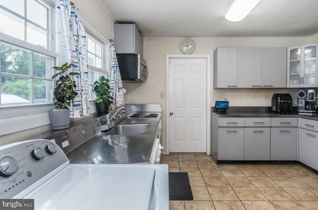 455 SNOWBALL DR, Levittown, PA 19056