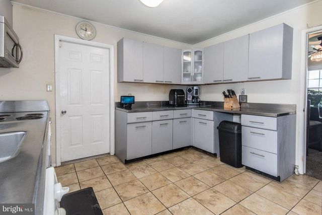 455 SNOWBALL DR, Levittown, PA 19056