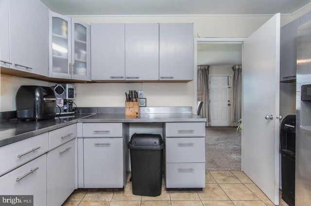 455 SNOWBALL DR, Levittown, PA 19056