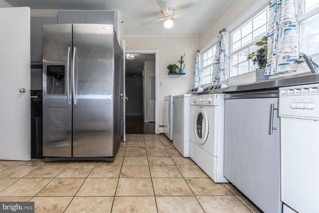 455 SNOWBALL DR, Levittown, PA 19056