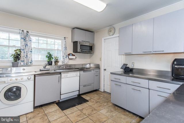 455 SNOWBALL DR, Levittown, PA 19056