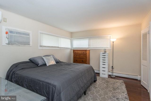 455 SNOWBALL DR, Levittown, PA 19056
