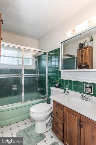 455 SNOWBALL DR, Levittown, PA 19056