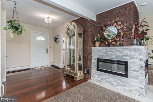 455 SNOWBALL DR, Levittown, PA 19056