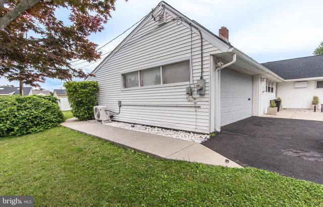 455 SNOWBALL DR, Levittown, PA 19056