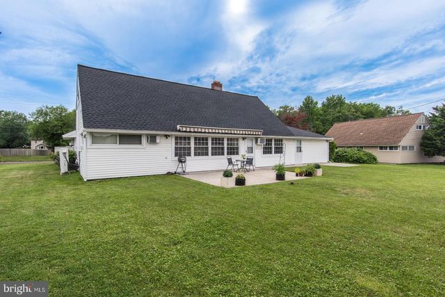 455 SNOWBALL DR, Levittown, PA 19056