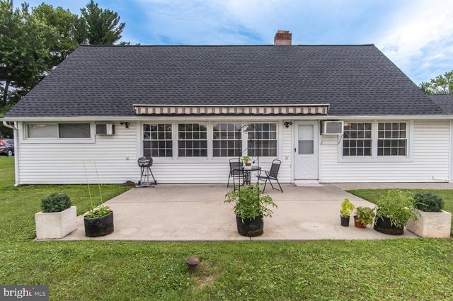 455 SNOWBALL DR, Levittown, PA 19056
