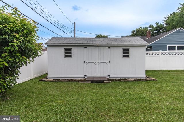 455 SNOWBALL DR, Levittown, PA 19056