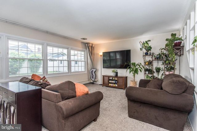 455 SNOWBALL DR, Levittown, PA 19056
