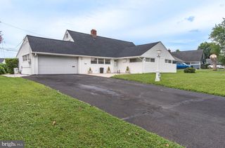455 SNOWBALL DR, Levittown, PA 19056