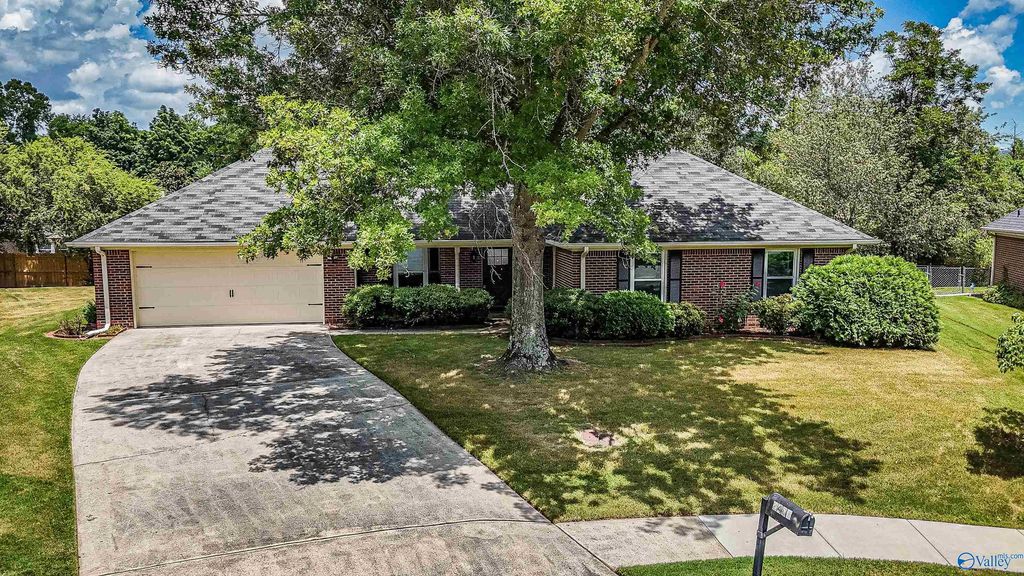 2401 Johnstone Circle, Huntsville, AL 35803