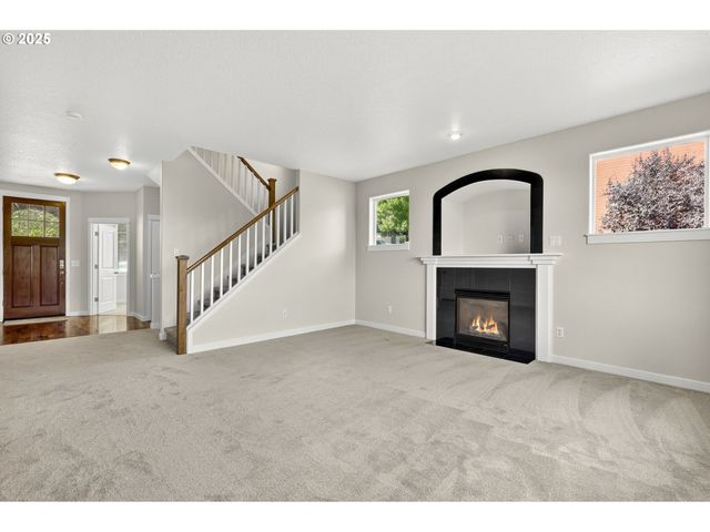 12818 Se MEADEHILL Ave, Happy Valley, OR 97086