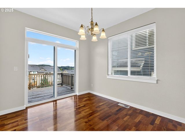 12818 Se MEADEHILL Ave, Happy Valley, OR 97086