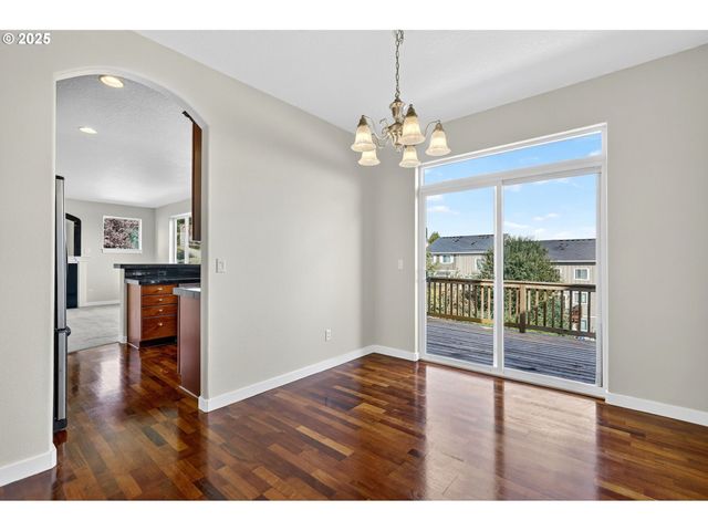 12818 Se MEADEHILL Ave, Happy Valley, OR 97086