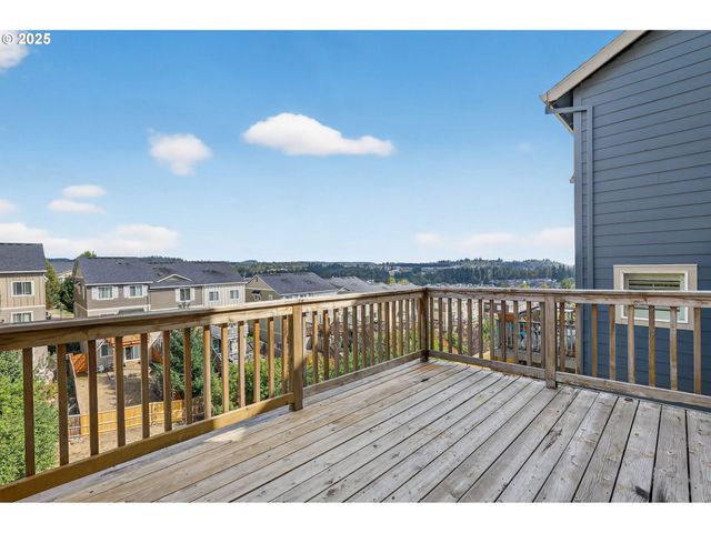 12818 Se MEADEHILL Ave, Happy Valley, OR 97086