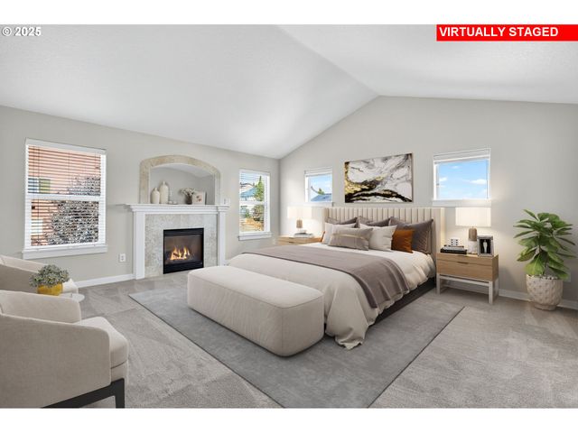 12818 Se MEADEHILL Ave, Happy Valley, OR 97086