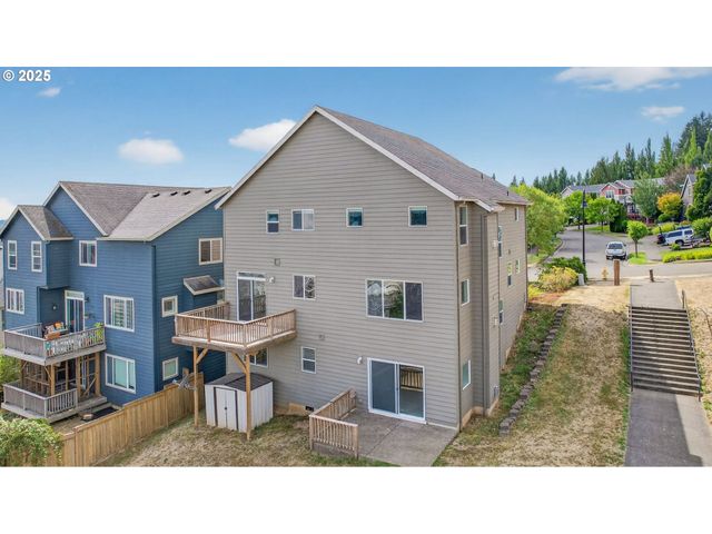 12818 Se MEADEHILL Ave, Happy Valley, OR 97086