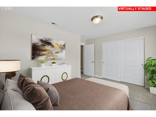 12818 Se MEADEHILL Ave, Happy Valley, OR 97086