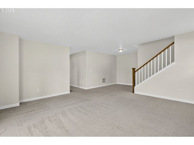 12818 Se MEADEHILL Ave, Happy Valley, OR 97086