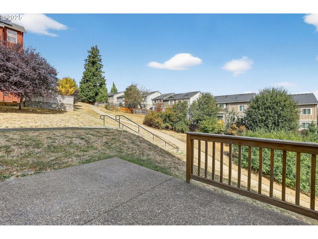 12818 Se MEADEHILL Ave, Happy Valley, OR 97086