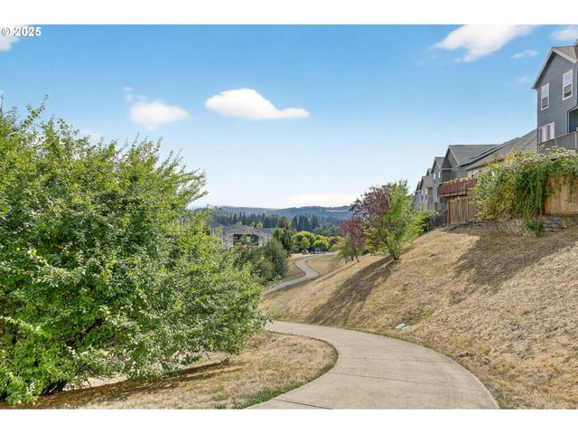 12818 Se MEADEHILL Ave, Happy Valley, OR 97086