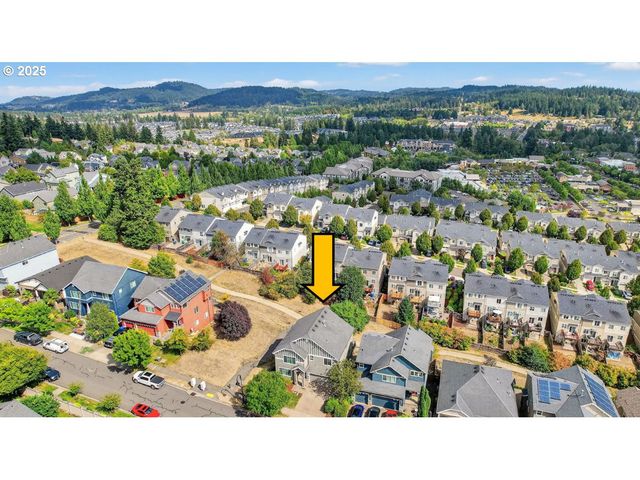 12818 Se MEADEHILL Ave, Happy Valley, OR 97086