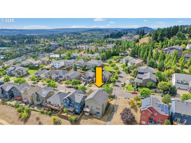 12818 Se MEADEHILL Ave, Happy Valley, OR 97086