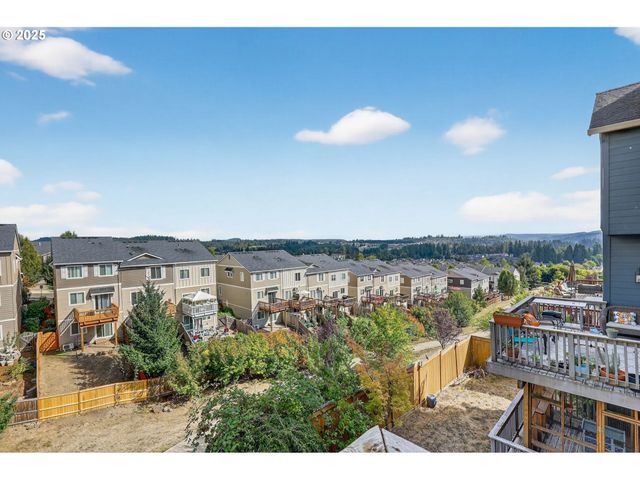 12818 Se MEADEHILL Ave, Happy Valley, OR 97086