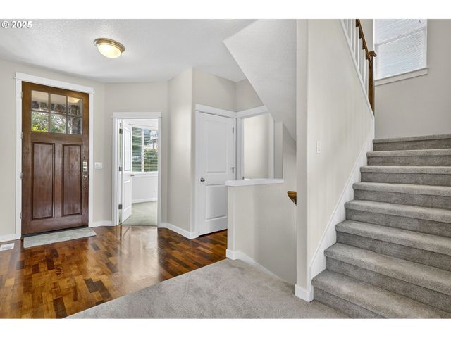 12818 Se MEADEHILL Ave, Happy Valley, OR 97086