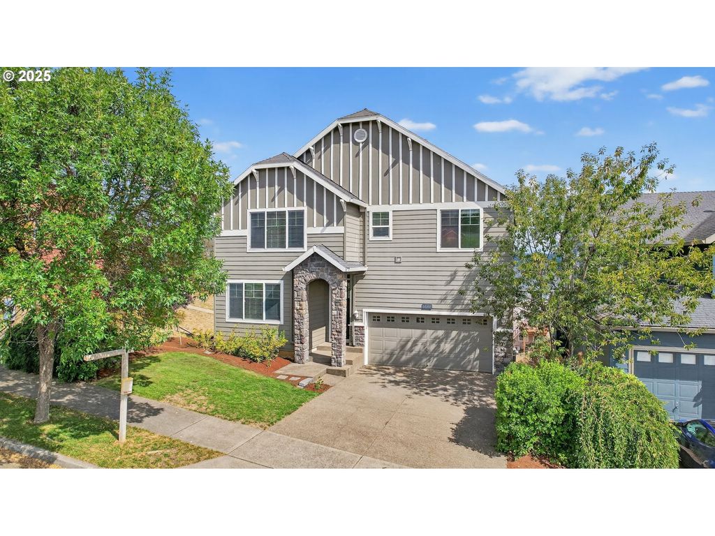 12818 Se MEADEHILL Ave, Happy Valley, OR 97086