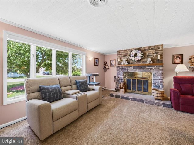 21925 BEAVERBROOK DR, Smithsburg, MD 21783