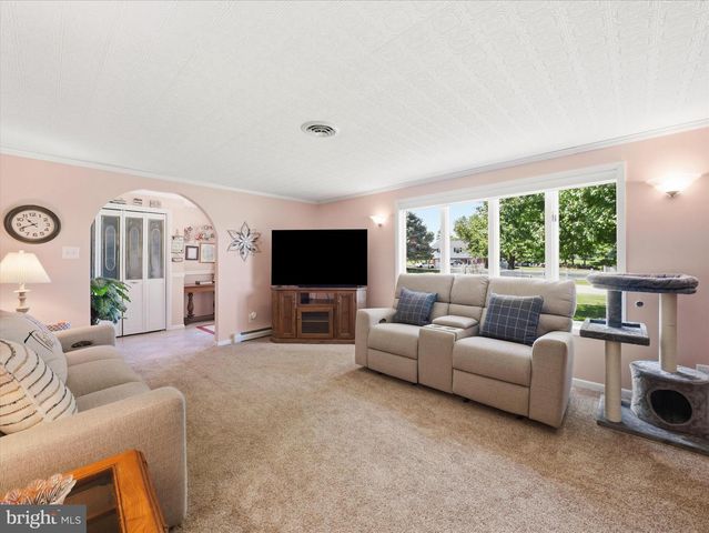 21925 BEAVERBROOK DR, Smithsburg, MD 21783