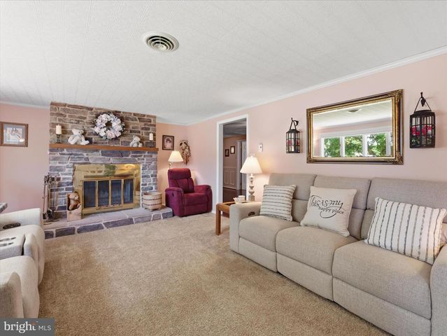21925 BEAVERBROOK DR, Smithsburg, MD 21783